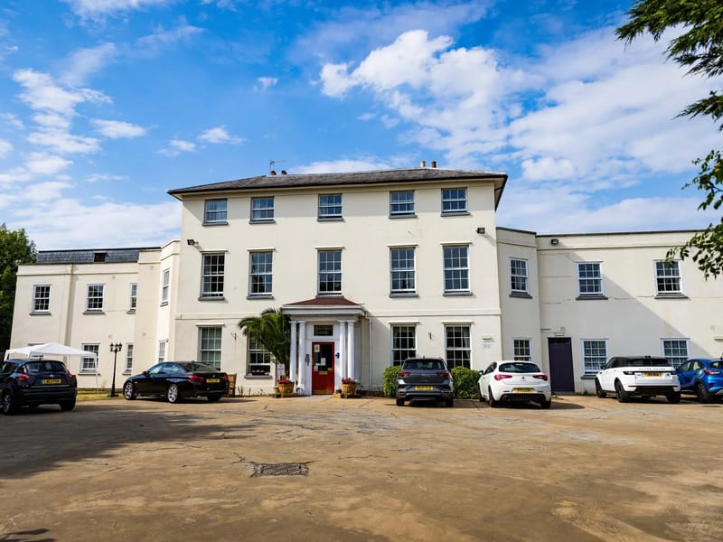 Parkfield House Nursing Home - Nursing Home in Uxbridge, England photo 4