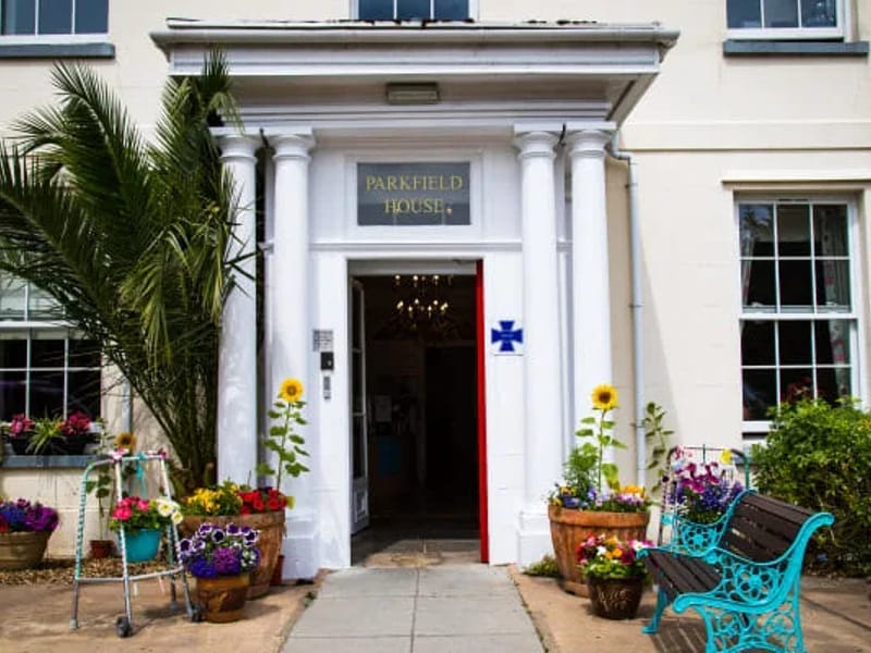 Parkfield House Nursing Home - Nursing Home in Uxbridge, England photo 2