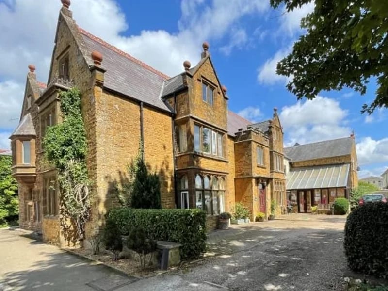 Fairholme House - Assisted Living in Banbury, England photo 1