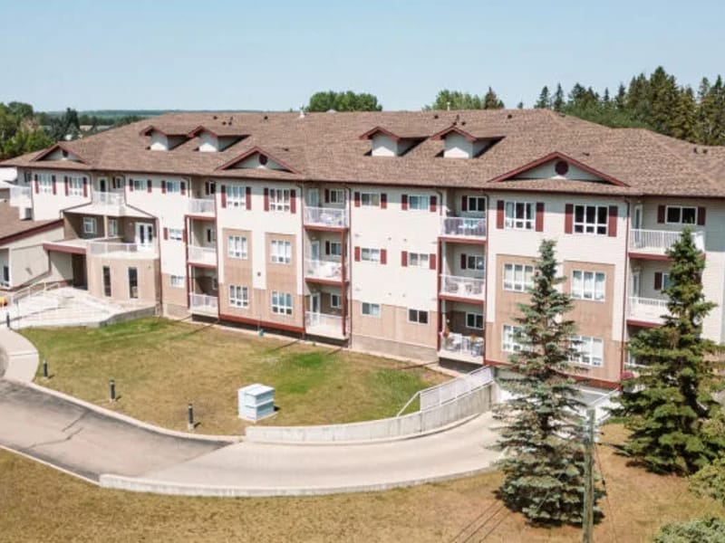 GOLDEN LEISURE LODGE - Assisted Living in Ponoka, AB photo 2