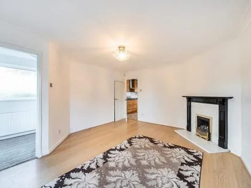 Raynel Drive in Leeds, England photo 2