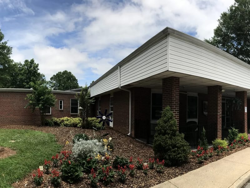 Peak Resources-Wilmington, Inc - Nursing Home in Wilmington, NC photo 3