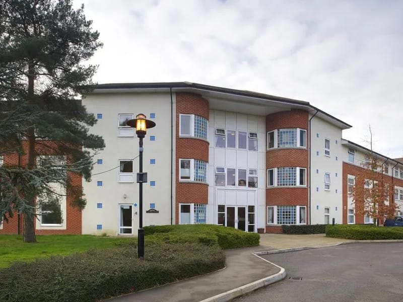 Laurel Dene - Nursing Home in Hampton, England photo 3