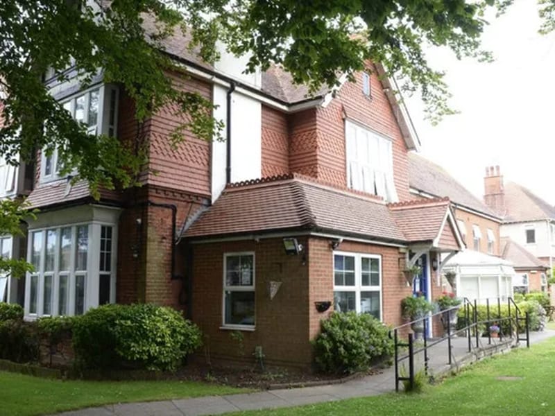 Camowen - Nursing Home in Worthing, England photo 3