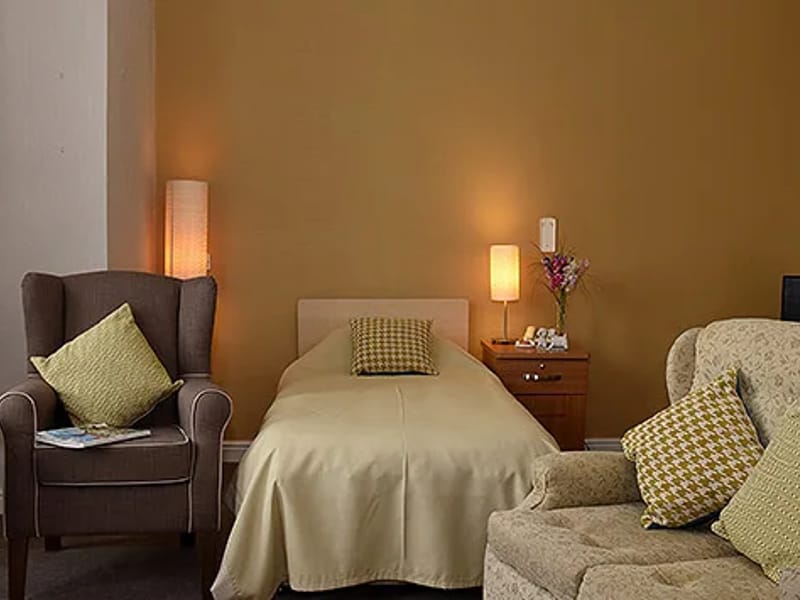 Manor House Care Home - Nursing Home in Leeds, England photo 3