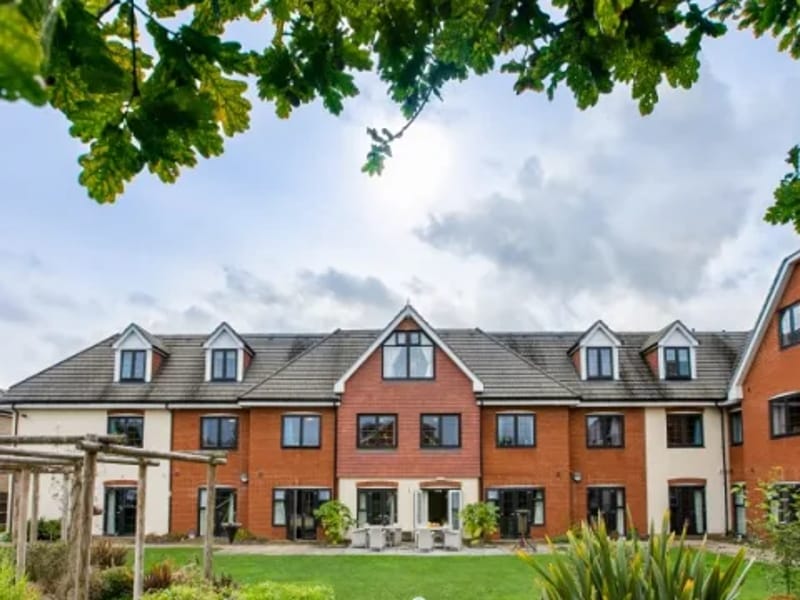 Kingsbury Court - Assisted Living in Woking, England photo 4