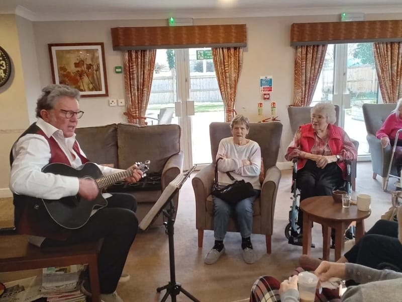 Quarry Oaks Care Home - Assisted Living in Ryde, England photo 2