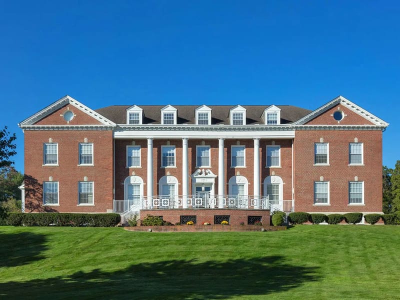 Atria Larson Place - Assisted Living in Hamden, CT photo 2