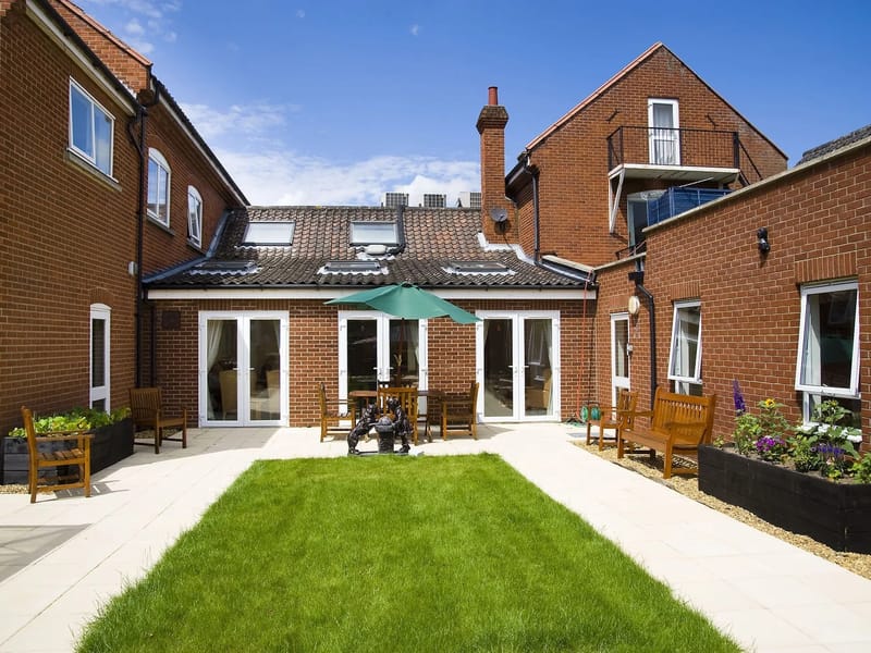 Oak Manor Nursing Home - Nursing Home in Dereham, England photo 2