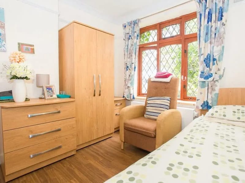 Primroses Home - Assisted Living in Romford, England photo 3