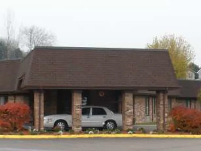 Moundsville Healthcare Center - Nursing Home in Moundsville, WV photo 2