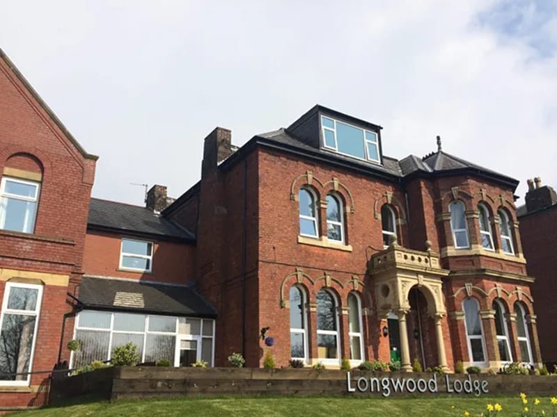 Longwood Lodge - Nursing Home in Oldham, England photo 2