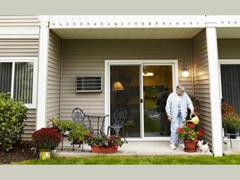 American House Lakeside I - Assisted Living in Clinton Township, MI photo 1