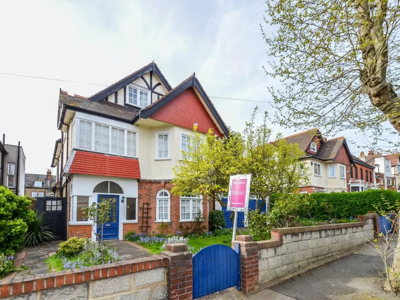 The Lilacs Residential Home - Nursing Home in Westcliff-On-Sea, England photo 3