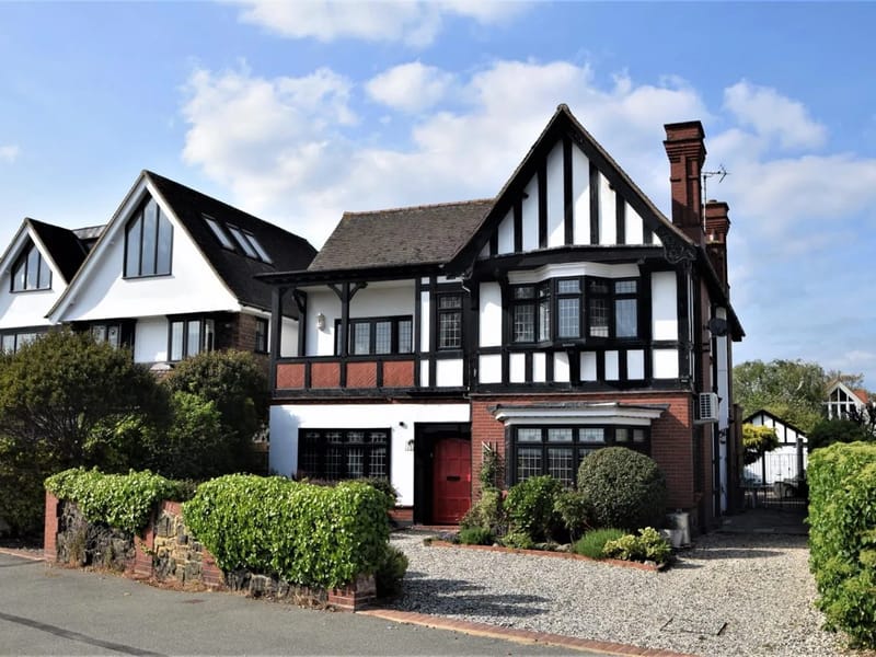 The Lilacs Residential Home - Nursing Home in Westcliff-On-Sea, England photo 2