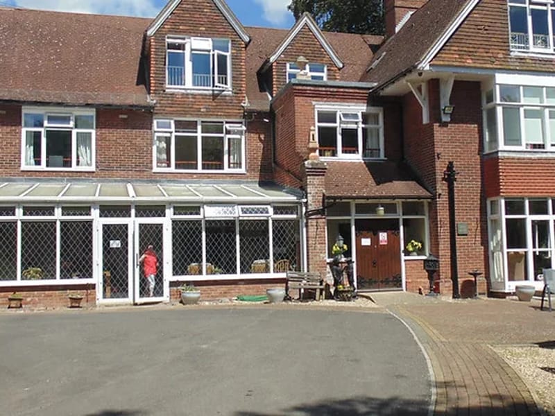 Greenbanks - Nursing Home in Canterbury, England photo 2