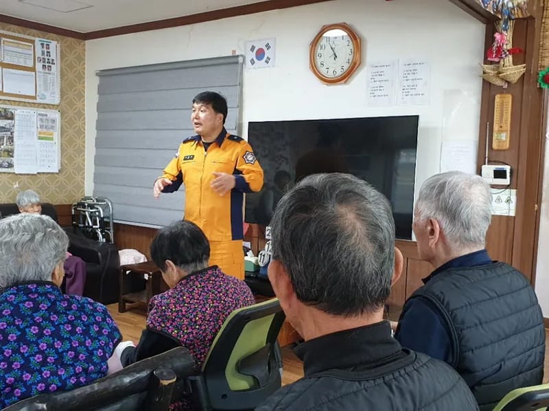 금잔디노인복지센터 - 주간보호 in 영도구, 부산광역시 photo 1