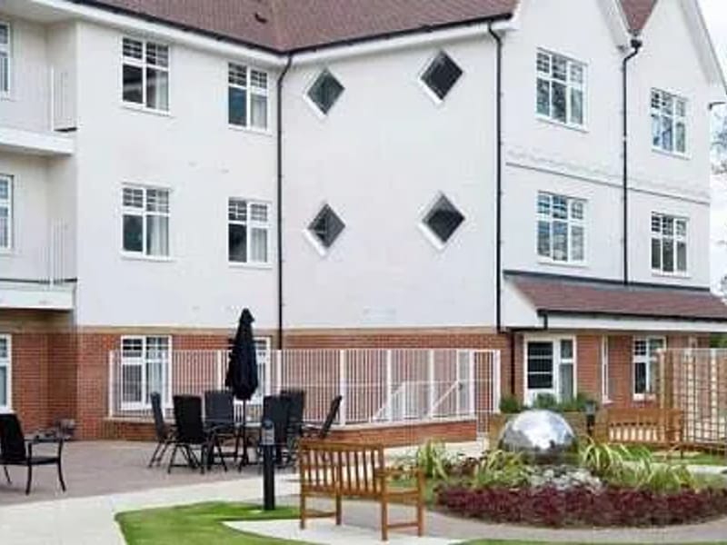 Cedar View Care Centre - Nursing Home in Croydon, England photo 1