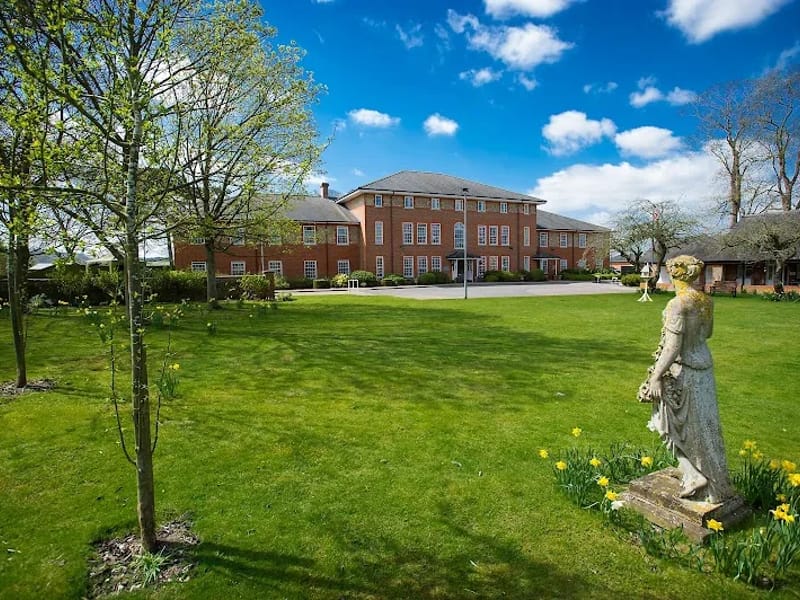 Watlington and District Residential and Nursing Home - Nursing Home in Watlington, England photo 3