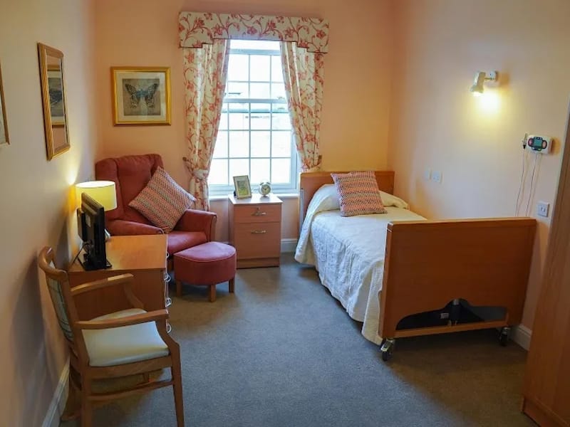 Watlington and District Residential and Nursing Home - Nursing Home in Watlington, England photo 6