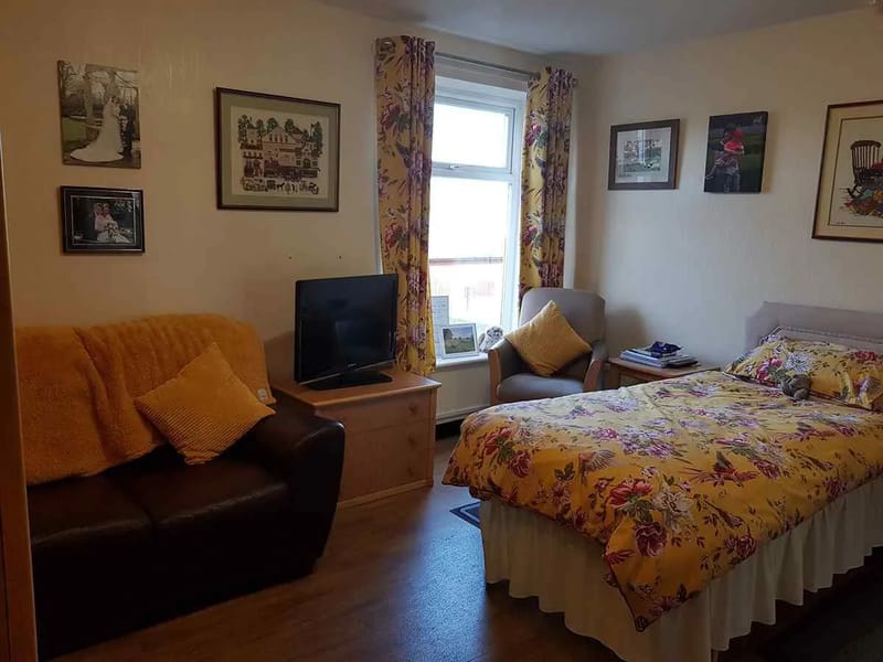 Astbury Lodge Residential Care Home - Assisted Living in Ellesmere Port, England photo 3