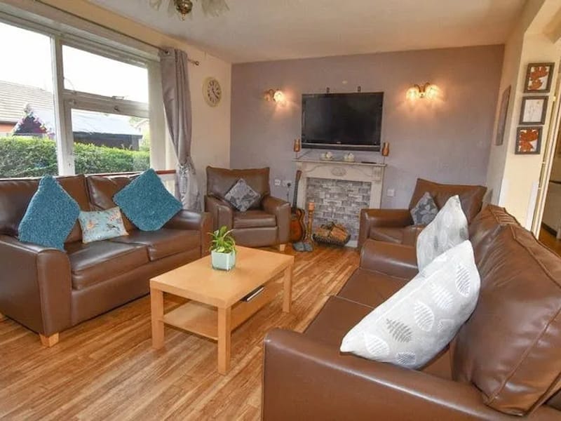 Astbury Lodge Residential Care Home - Assisted Living in Ellesmere Port, England photo 1