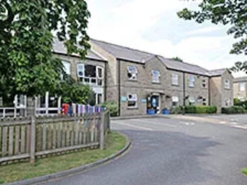 Croftland Care Home with Nursing - Nursing Home in Huddersfield, England photo 2