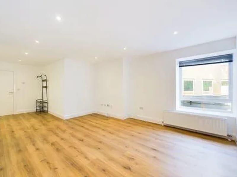 Broadway House - Assisted Living in Stanmore, England photo 2