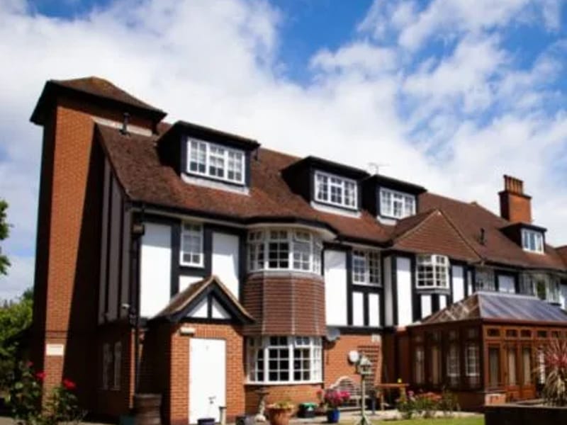 Oakhill House Care Home - Nursing Home in Horsham, England photo 3
