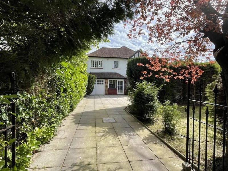 Furze Hill Lodge - Nursing Home in Kingswood, England photo 3
