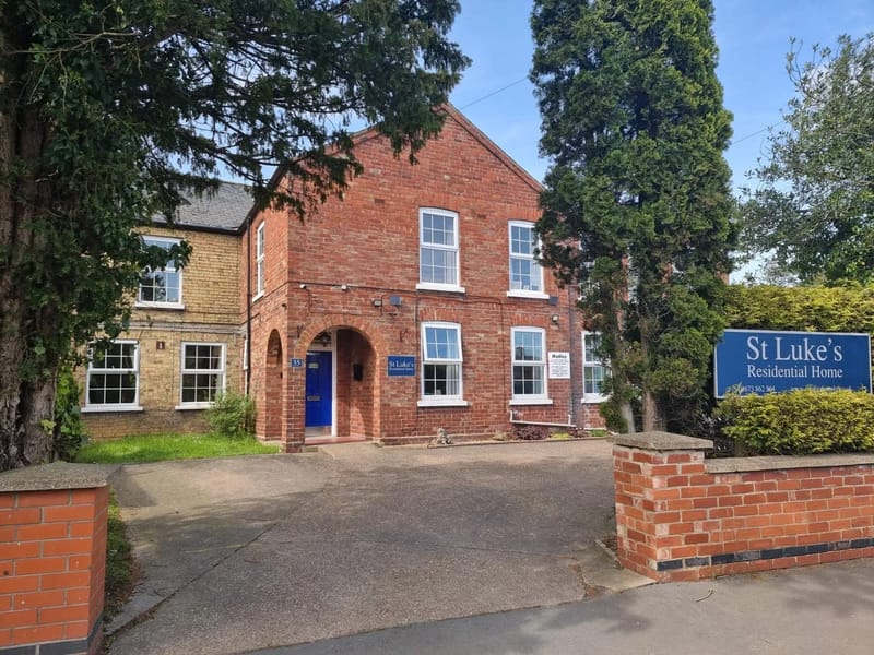 St Lukes Care Home - Assisted Living in Ilford, England photo 3