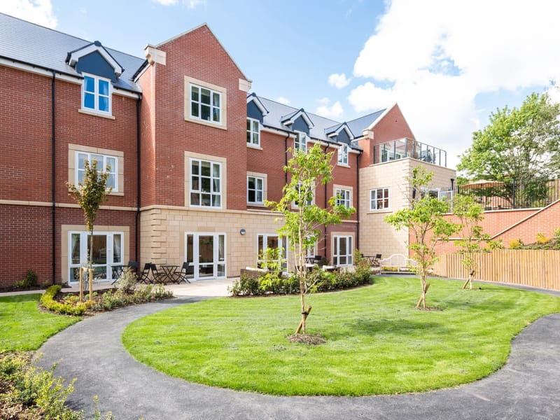 Parkfield Grange - Assisted Living in Stourbridge, England photo 2