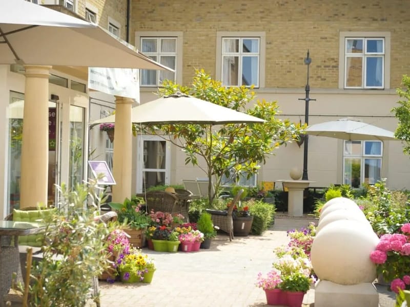 Hallmark Kew House Luxury Care Home in London, England photo 3