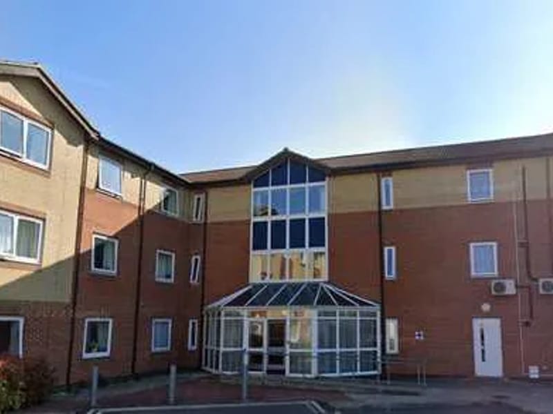 Bluebell House Residential and Nursing Home - Nursing Home in Wokingham, England photo 2