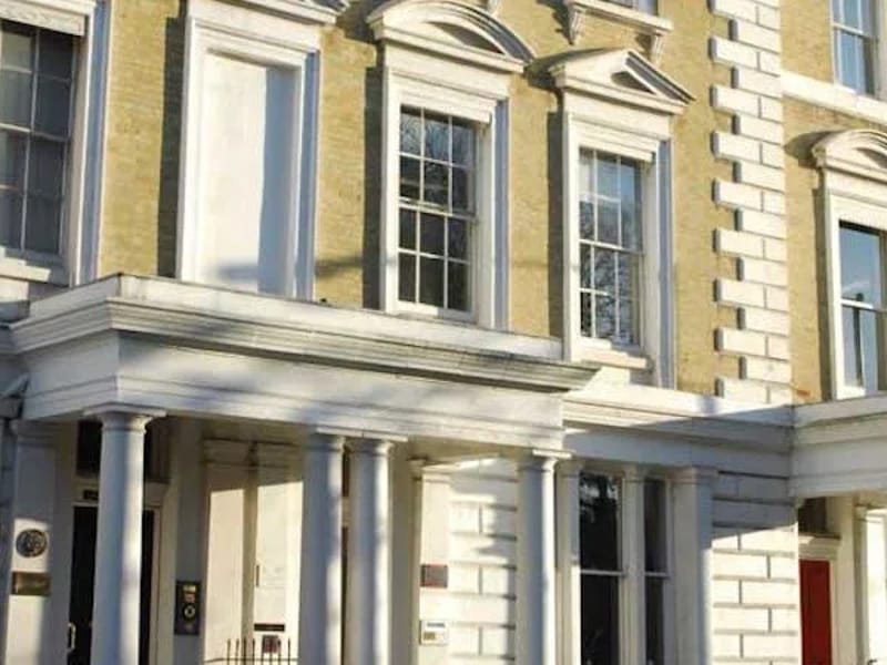 Southgate Chambers 37-39 in Winchester, England photo 2