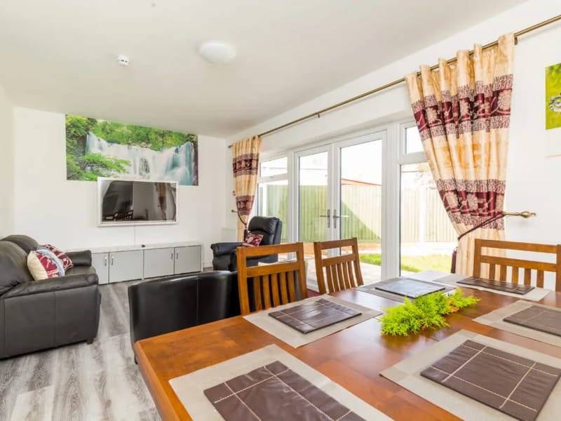 Envico Supported Living LTD - Assisted Living in Hayes, England photo 2