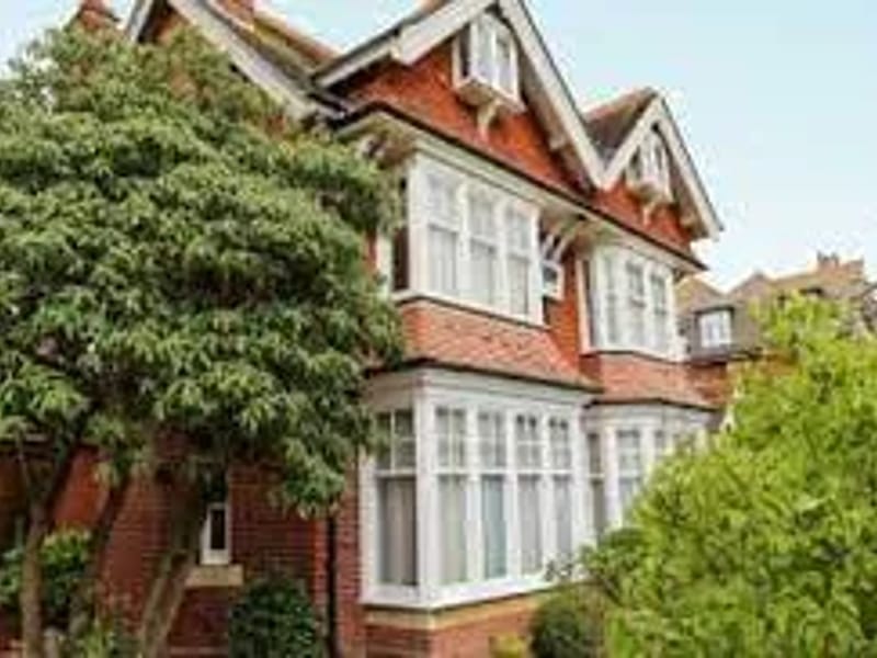Lebrun House - Assisted Living in Eastbourne, England photo 5