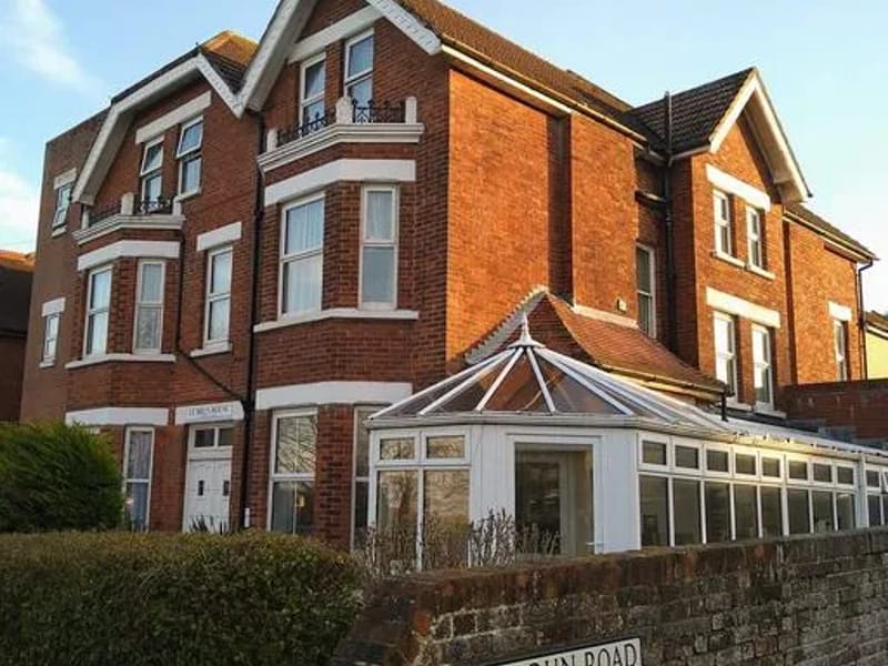 Lebrun House - Assisted Living in Eastbourne, England photo 4