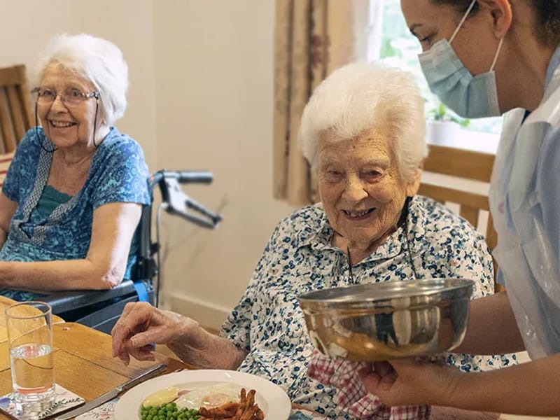Little Oaks Residential Care Home - Nursing Home in Taunton, England photo 4