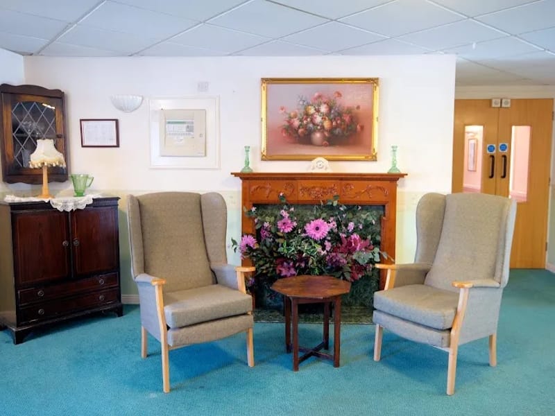 Courtland Lodge - Assisted Living in Watford, England photo 8