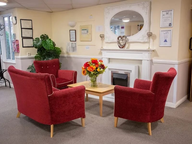 Courtland Lodge - Assisted Living in Watford, England photo 1