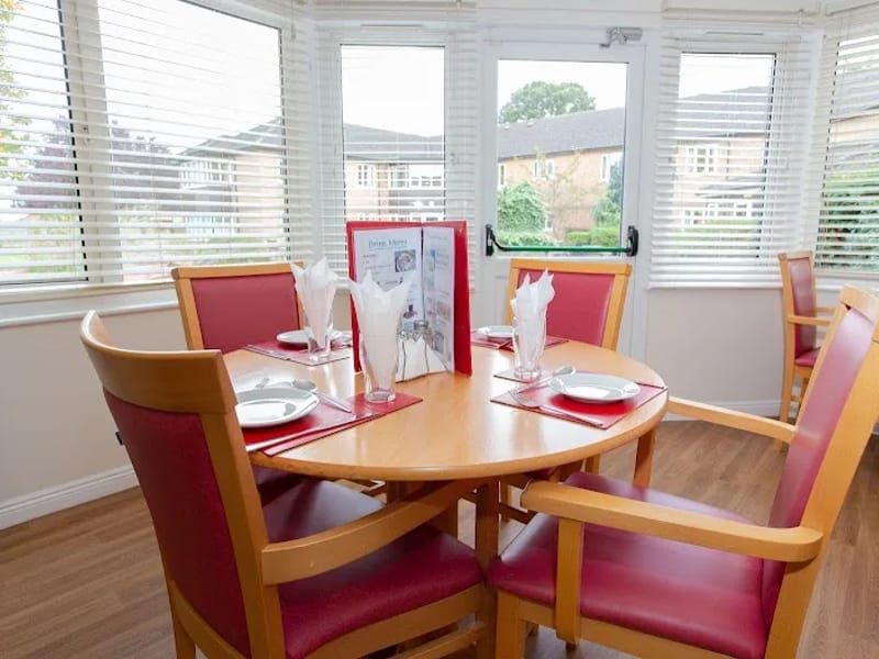 Courtland Lodge - Assisted Living in Watford, England photo 4