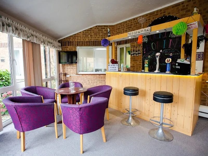 Courtland Lodge - Assisted Living in Watford, England photo 5