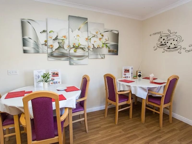 Courtland Lodge - Assisted Living in Watford, England photo 3