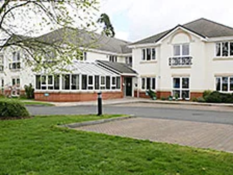 Heathbrook House Care Home - Nursing Home in Bromsgrove, England photo 2
