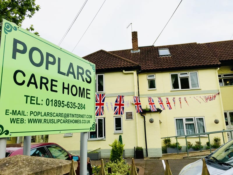 Poplars Care Home - Nursing Home in Ruislip, England photo 2