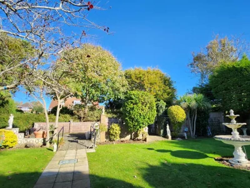 Longacre Care Home Limited - Nursing Home in Worthing, England photo 1