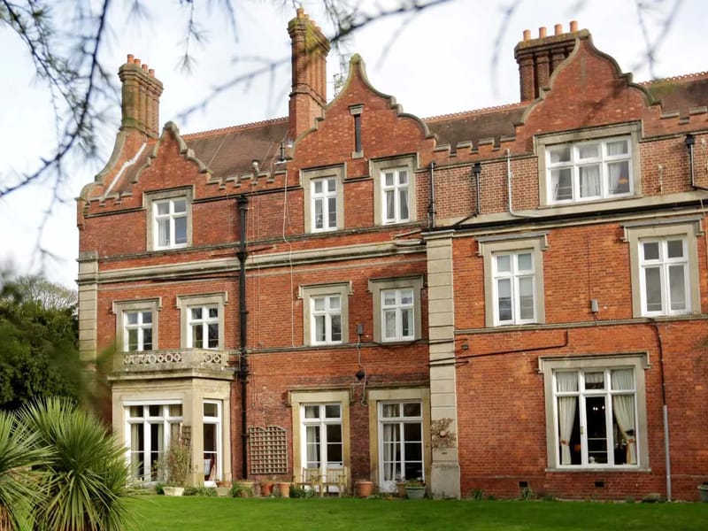 Mount Ephraim House - Assisted Living in Tunbridge Wells, England photo 2