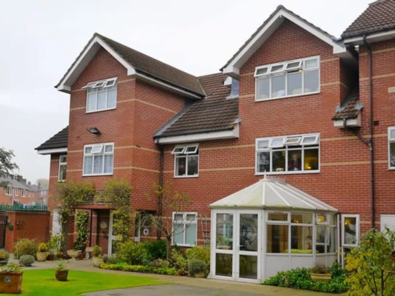 Linden Lodge Residential Home - Assisted Living in Tamworth, England photo 2