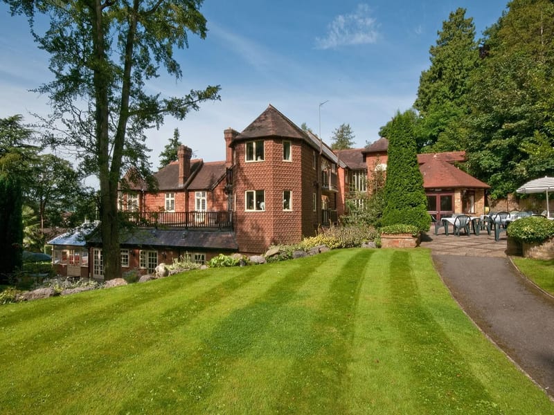 Garth House - Nursing Home in Dorking, England photo 2
